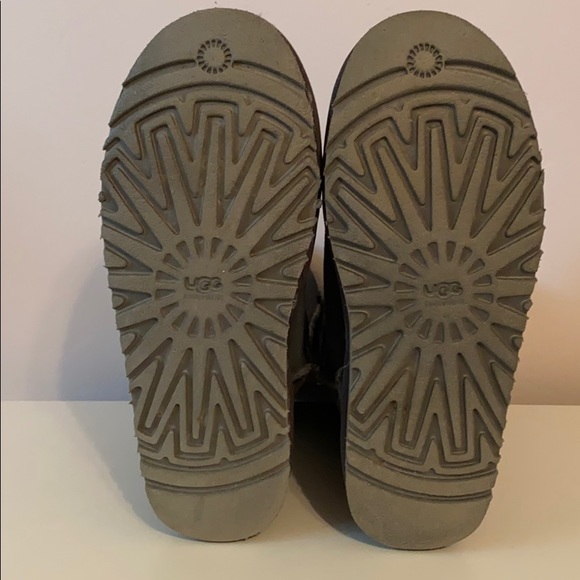 UGG Bailey Button Boot - Picture 3 of 8